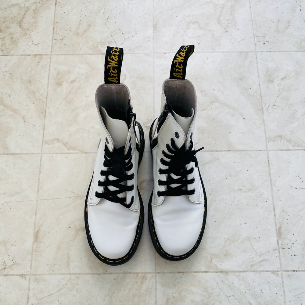 $180 Dr. Martens Jadon White Smooth Leather 8-eye High Top Platform Boots Size 7 - Picture 5 of 15